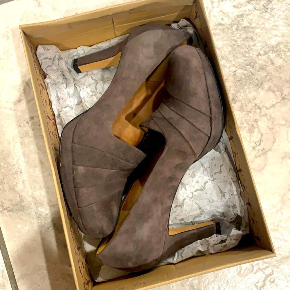 Clarks Delsie Joy dark taupe pump